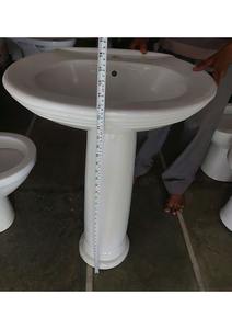 Lavabo elegante con pedestal Diseño moderno y duradero para baños, fregadero que ahorra espacio, elegante y funcional - Product Image 3