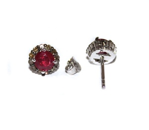 Vente en gros de boucles d'oreilles clous en argent sterling 925 massif avec halo de diamants et rubis naturels ronds, Memoria Jewels - Product Image 5