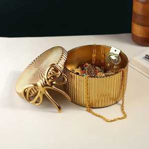 กล่องใส่เครื่องประดับเปลือกหอย Golden Heritage พร้อมลูกบิดมุก โลหะขัดเงา ทำด้วยมือ เป็นมิตรกับสิ่งแวดล้อม ทนทาน ดีไซน์หรูหรา เหมาะสำหรับเป็นของขวัญงานแต่งงาน - Product Image 3