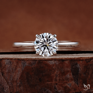 Bague de fiançailles minimaliste solitaire en or blanc 10 carats avec diamant de laboratoire rond de 1 carat certifié IGI, idéale pour un cadeau d'anniversaire de mariage - Product Image 1