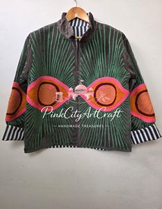Chaqueta de terciopelo tejida a mano con diseño Kantha, ecológica, para mujer, estilo bomber de invierno, con ribete a rayas y bordado artesanal indio. - Product Image 4