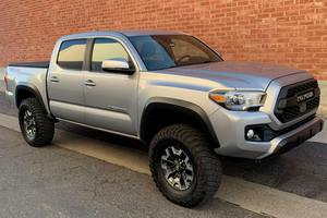 Toyota Tacoma TRD Off-Road Double Cab d'<span class=keywords><strong>occasion</strong></span> haut de gamme, modèle 2019, environ 36 700 milles - Product Image 4