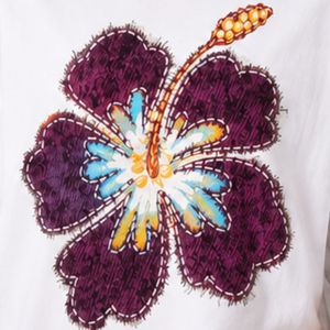 Camiseta Blanca Extra Grande para Mujer con Estampado Gráfico de Flor de Hibisco Morado, Camiseta Casual de Algodón para Verano, Personalizada OEM ODM al por Mayor - Product Image 6