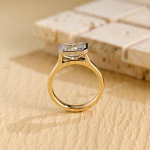 Bague de fiançailles de luxe ajustable en or massif 14 carats avec diamant de laboratoire taille radiant certifié IGI 3 carats - Product Image 3