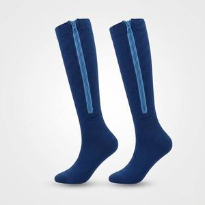 Chaussettes de compression personnalisées pour hommes avec fermeture éclair latérale haute, idéales pour le yoga, amincissantes, pour la course et la gym - Product Image 2