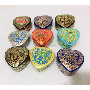 Boîte à bijoux décorative ronde en papier mâché à motifs floraux, écologique, pour ranger les chaînes et les petites bagues, fabriquée en Inde - Product Image 4