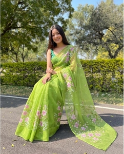 Sari Floral Verde KV con Blusa Sin Coser - Product Image 6