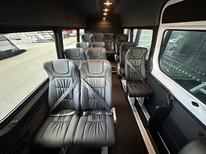 Mercedes-Benz Sprinter 519 Minibús Usado del 2025, 17 Asientos - Product Image 4