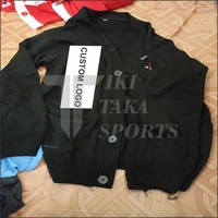 Tiki Taka Sports TT-MG-012 Unisex Standard Langarm-Strickjacke mit Knöpfen, V-Ausschnitt und Spitzen-Patchwork, Anpassbare Winter-Strickjacke
