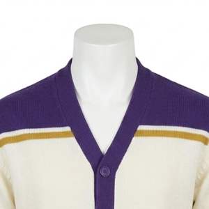 Cardigan en chenille violet personnalisé de haute qualité à col en V et manches longues, en acrylique tricoté, avec rayures côtelées, pour la fraternité Omega - Product Image 3