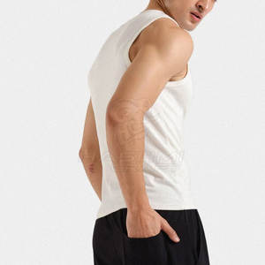 Camiseta sin mangas de diseño de color sólido para hombre, chaleco deportivo para entrenamiento deportivo y comodidad diaria. - Product Image 4