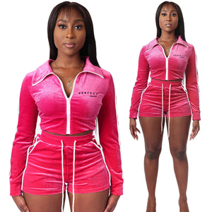 Conjuntos de terciopelo para mujer, conjunto de dos piezas con top corto de manga larga y pantalones cortos con cremallera lateral, conjunto deportivo de moda para verano - Product Image 2