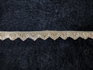 Tissu ethnique exclusif pour femme, en crème tussar, non coupé, avec fil Zari doré véritable, tissé, de créateur, idéal pour les mariages et les fêtes. - Product Image 5