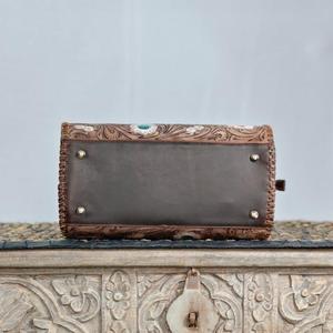 Bolsa de Viaje Grande de Cuero Genuino Hecha a Mano de Lujo con Panel Turquesa y Diseño de Cartas de Póker, Impermeable, Ligera, con Cierre de Cremallera - Product Image 3