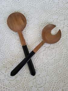 Servidor de ensalada de madera y resina de diseño único para servir ensaladas en el hogar, cocina, fiestas y eventos a un precio razonable. - Product Image 4