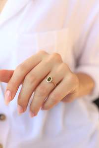 Anillo Halo Art Deco Vintage con Peridoto Certificado por IGI, Peridoto Verde Ovalado con Acentos de Circonita Cúbica Brillante, Inspirado en Piedra de Nacimiento, Oro de Ley 925 - Product Image 3