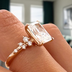 Bague de fiançailles en diamant de culture radiant taille princesse_ Bande florale en or rose 1,50 CT Diamant taille princesse - Product Image 5