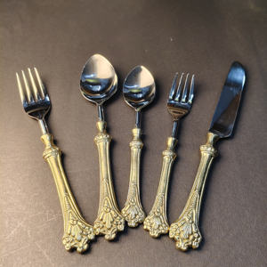 Juego de Cubiertos Victorianos con Relieve Dorado, Patrón Floral Intrincado, Mango de Latón con Cubiertos de Acero Inoxidable, Juego de Cubiertos de Lujo - Product Image 3