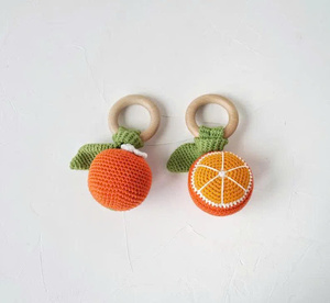 Jouet éducatif en coton à 4 pièces, anneaux de hochet au crochet avec poignées en bois, modèle unisexe à l'échelle 1:4 - Product Image 2