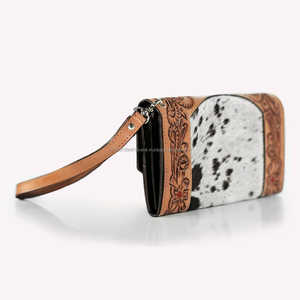 Pochette en cuir de vachette fabriquée à la main en cuir de vachette avec motif papillon et gaufrage floral pour femme - Product Image 5