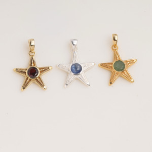 Pendentif Étoile de Mer en Grenat Naturel, Orné de Dorure, Bijou Artisanal Inspiré de l'Océan, Création de Designer, Pierre Précieuse Unique, Cadeau Idéal pour Femme - Product Image 2