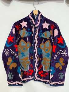 Chaqueta de terciopelo con bordado Suzani estilo bohemio, abrigo artesanal boho llamativo, talla única, llamativa chaqueta de invierno para mujer - Product Image 1
