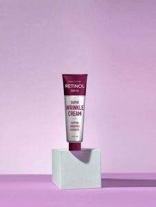 Crema Facial Antiarrugas con Retinol 500 UI, Pantenol y Ácido Hialurónico en Tubo para Elasticidad, Hidratación y Luminosidad - Product Image 5