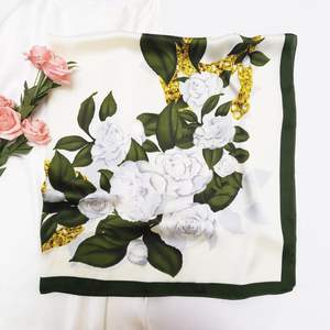 Pañuelos de seda y poliéster satinado para mujer, estampados personalizados, pañuelos grandes de seda para eventos, los más vendidos de primavera, verano y otoño. - Product Image 4