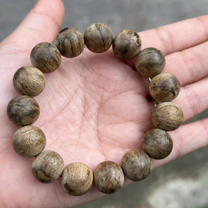 สร้อยข้อมือลูกปัดไม้ทำมือจากไม้ธรรมชาติ น้ำหนักเบา มีสไตล์ และเหมาะสำหรับการสวมใส่ในชีวิตประจำวัน - Product Image 1
