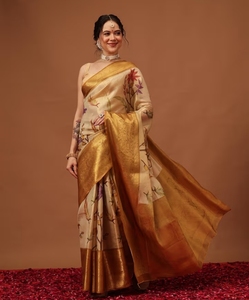 Sari en soie de moutarde Banarasi traditionnel KV avec tissu Zari et blouse non cousue pour les fêtes - Product Image 1