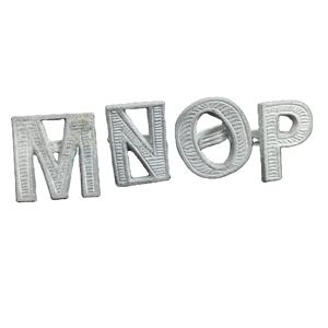 แหวนรัดผ้าเช็ดปากแบบตัวอักษร M N O P รุ่นโมเดิร์น สีเงิน ทำจากโลหะ สำหรับงานจัดเลี้ยงและรับประทานอาหารที่บ้าน - Product Image 3