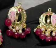 Magnifique collier élégant traditionnel Jadau au look de perles serti de boucles d'oreilles en plaqué or Ensemble de colliers de créateur pour femmes et filles - Product Image 2