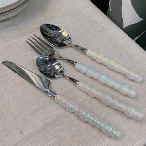 Juego de cubiertos plateados con mango de resina perlada iridiscente, cubiertos de acero inoxidable, cuchillo para cenar, tenedor, cuchara para postre, vajilla para fiestas. - Product Image 1