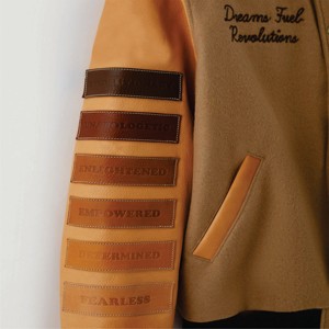 Chaqueta Varsity para Hombre, Cuero PU, Letra R Bordada en la Parte Delantera, Color Marrón, Estilo Preppy Otoñal, Corte Regular - Product Image 4