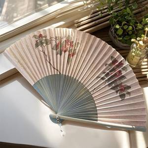 Éventail pliant en bois fait main avec motif floral peint moderne, forme naturelle, objet d'art de collection, éventail décoratif de mariage - Product Image 4