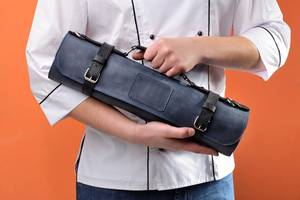 Étui de transport de luxe en cuir véritable fait main pour couteaux de chef – Protection durable, organisateur de voyage, ceinture porte-outils LBKR-0049 - Product Image 2