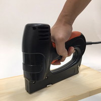 Grapadora Eléctrica - Grado Industrial y Bricolaje, Función de 4 Vías, Cargador Trasero para Muebles y Construcción