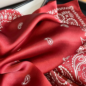 Écharpe en satin de soie pour femme, foulard, bandana, imprimé sur mesure motif cachemire rouge, doux, pour la tête - Product Image 5