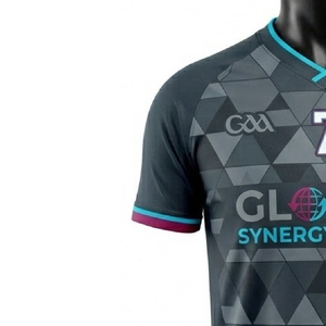 เสื้อกีฬา Gaa แบบกำหนดเอง รับผลิตแบบ OEM ODM เสื้อผ้ากีฬาคุณภาพพรีเมียม ระบายอากาศได้ดี ผู้ผลิตเสื้อผ้ากีฬา - Product Image 3