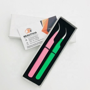 Pinzas curvadas en J personalizadas profesionales, aplicador de fibra de extensión de pestañas de acero inoxidable sostenible, grabado en Punta fuerte - Product Image 6