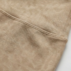 Ensemble de yoga conçu avec un soutien-gorge court, vêtements de sport de haute qualité, respirants, pour la gym et le fitness - Product Image 5