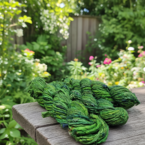Hilo de Seda de Sari Reciclado Trenzado - Hilo Artesanal para Tejer Color Hoja de Jardín 0.5 Pulgadas 40m por 100g - Product Image 3