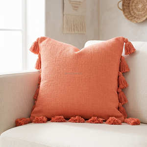 Funda de cojín decorativa color mostaza con ribete de pompones, cojín decorativo bohemio para sofá - Product Image 4