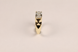 Anillo de compromiso de oro amarillo con diamante talla esmeralda, estilo clásico, diamante certificado por IGI en oro de 10K, 14K, 18K, plata 925, 935 - Product Image 3