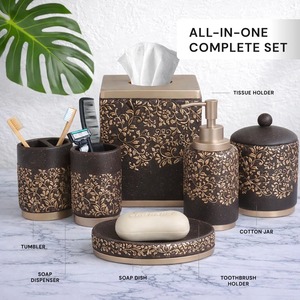 Ensemble d'accessoires de salle de bain luxueux en or à motifs floraux, parfait pour les occasions spéciales, les anniversaires de mariage et les cadeaux, provenant d'Inde. - Product Image 5