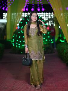 Robe Anarkali en soie brodée vert olive, longueur cheville, tenue de fête traditionnelle indienne et pakistanaise pour femme, coupe régulière, manches longues - Product Image 4