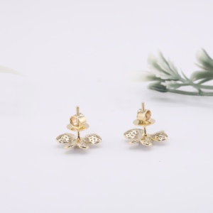 Pendientes de Oro Amarillo con Trébol de Tres Hojas y Diamantes Cultivados en Laboratorio, Centro de Esmeralda, Micropavé, Motivo Floral, Lujo, Compromiso, Boda - Product Image 4