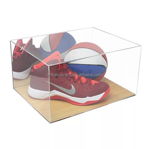 Caja de exhibición de acrílico transparente versátil con elegante base de madera: mejore la decoración de su hogar mostrando sus artículos favoritos - Product Image 3