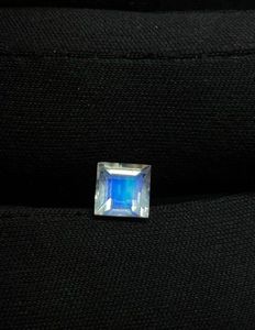 Pierre de lune arc-en-ciel naturelle, taille carrée, gemme en vrac à effet chromatique pour la fabrication de bijoux - Product Image 2