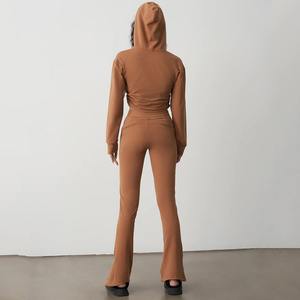 Fabricantes de Trajes Deportivos Acampanados para Mujer, Ropa Personalizada, Traje Deportivo Acampanado Transpirable para Mujer - Product Image 2